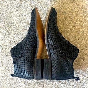 Corso como black booties